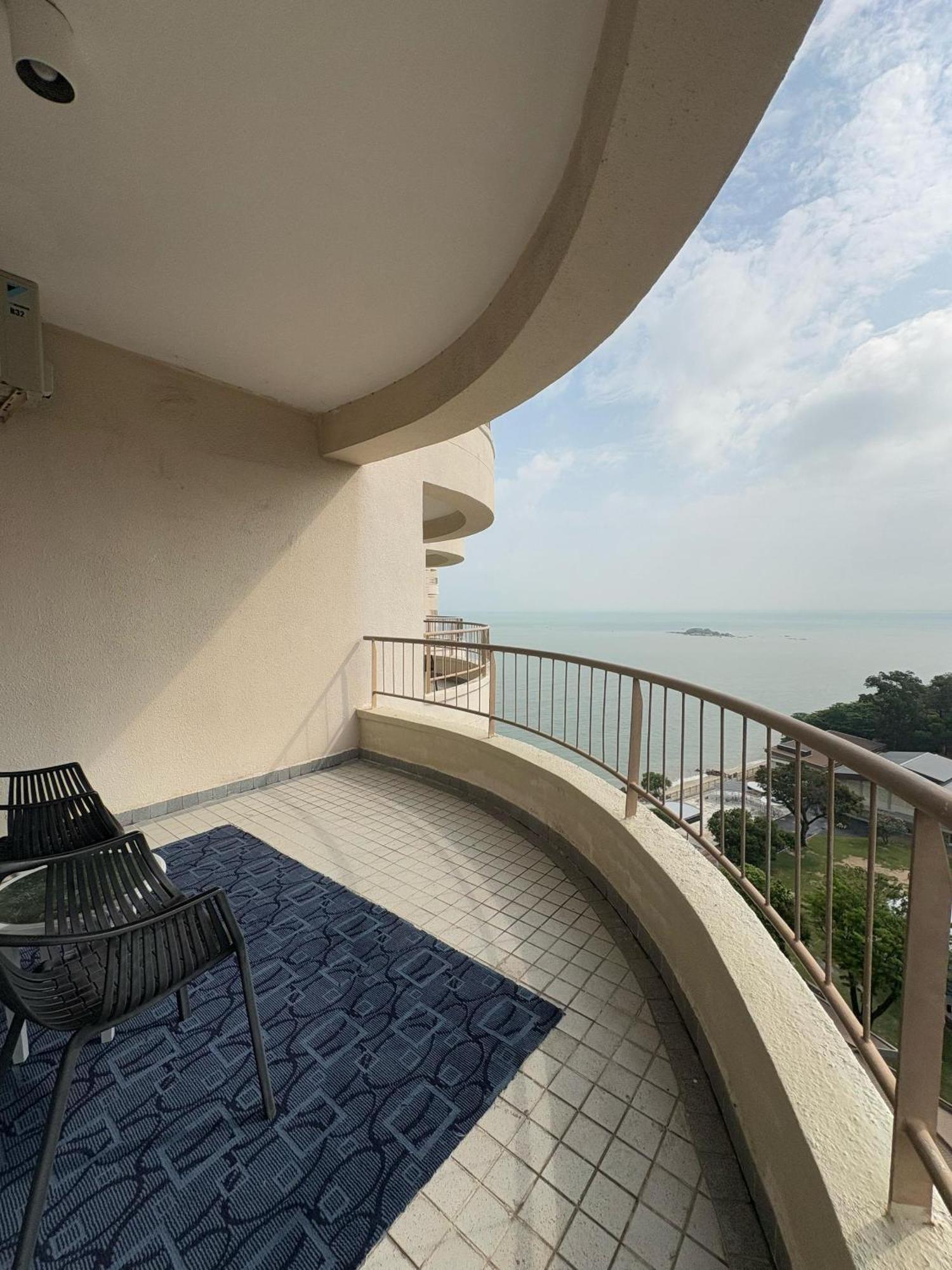 17 Jazz Sweet Beachfront Resort Tanjung Bungah  Exterior photo